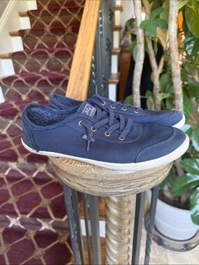 BOB’S B CUTE ladies navy sneakers, size 10 very good condition
